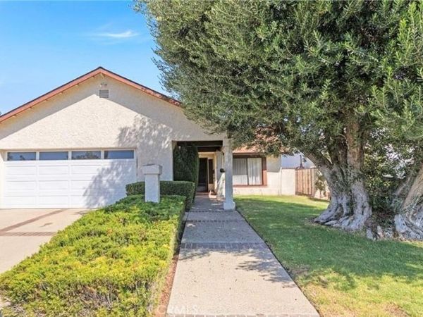22561 Catania, Laguna Hills, CA 92653