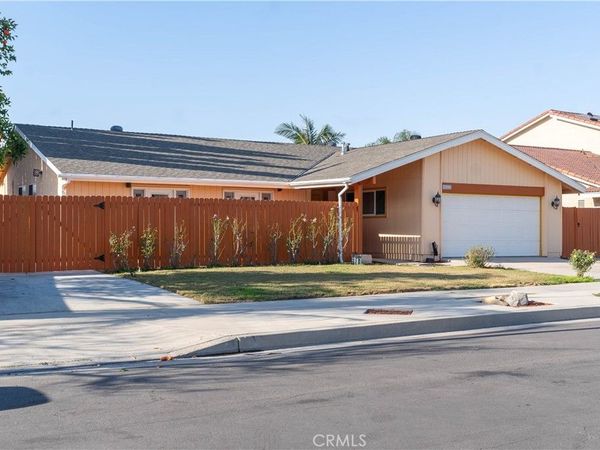 2990 N Rippling Creek, Orange, CA 92865