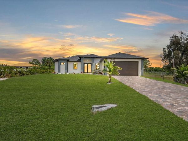 2606 40TH ST SW , Lehigh Acres, FL 33976