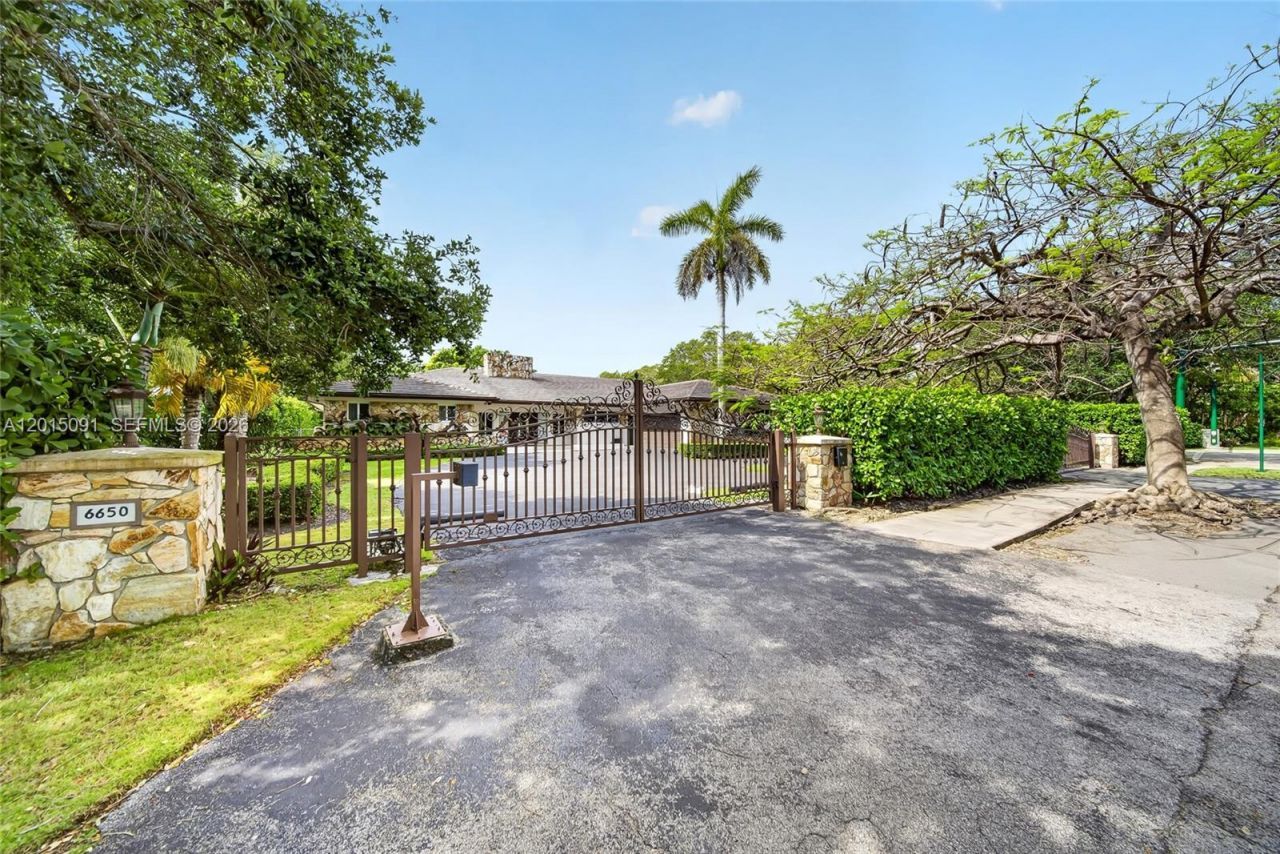 6650 SW 112th St , Pinecrest, FL 33156 Photo