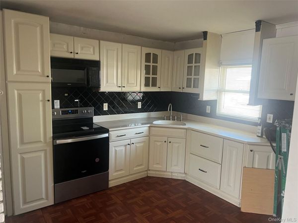 68 Universe Drive , Unit 1st floor, Levittown, NY 11756