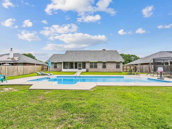 1543 Twin Pines Cir, Cantonment, FL 32533