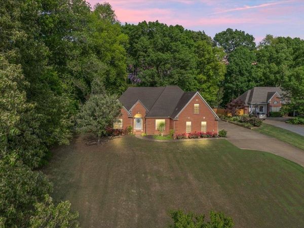 375 LEGGETT DR, Atoka, TN 38004
