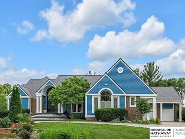 811 Western Hills Drive , Papillion, NE 68046
