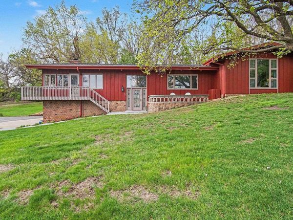 607 W BLUFF ST, Cherokee, IA 51012