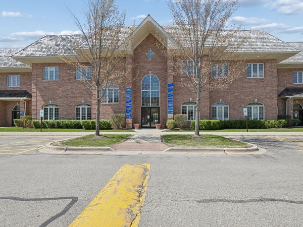 1880 W Winchester Road, Unit 206, Libertyville, IL 60048