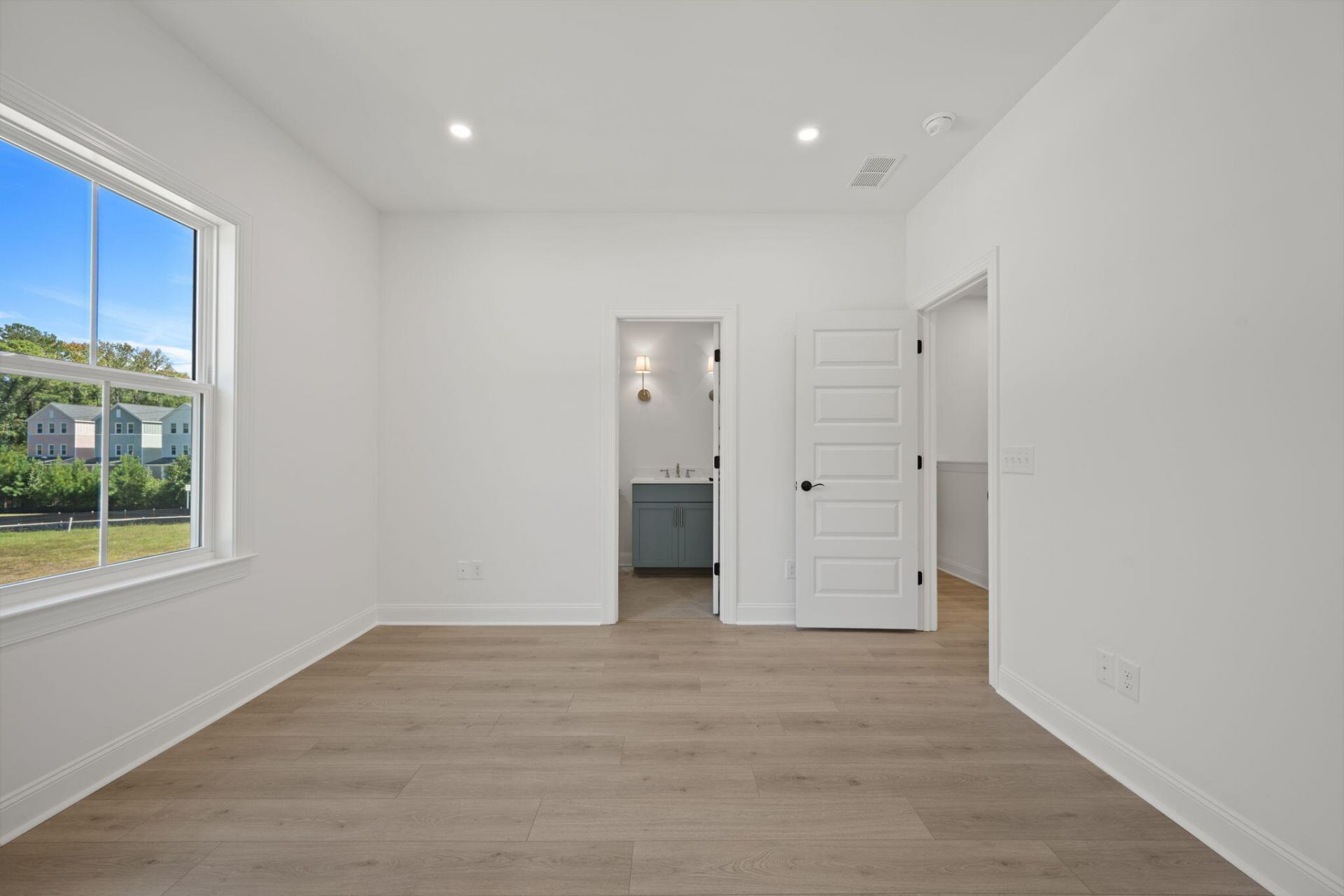 309 Livewell Court Photo 32