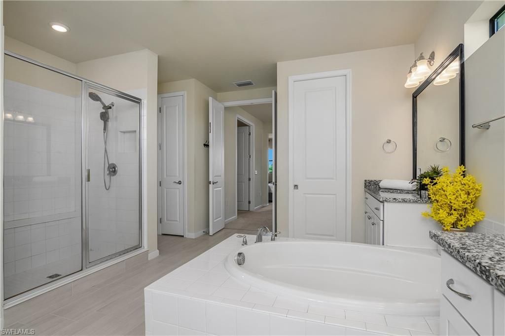 17628 Kinzie Ln, Estero, FL 33928 Photo