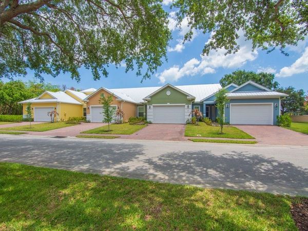 1805 Bridgepointe Circle, Unit 3, Vero Beach, FL 32967