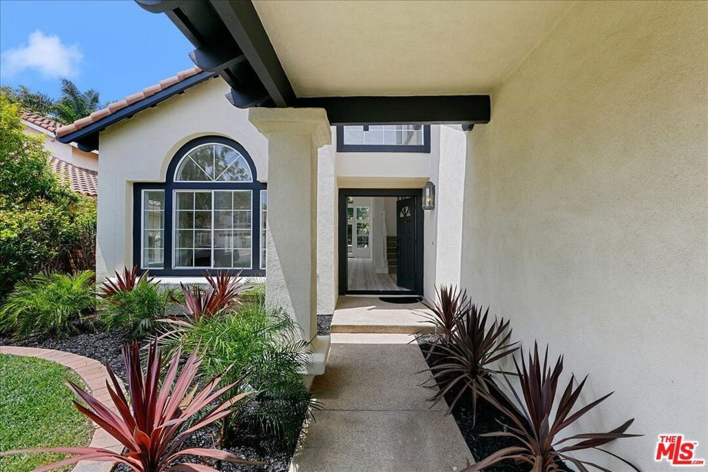 2211 Pebble Beach Trail, Oxnard, CA 93036 Main Photo