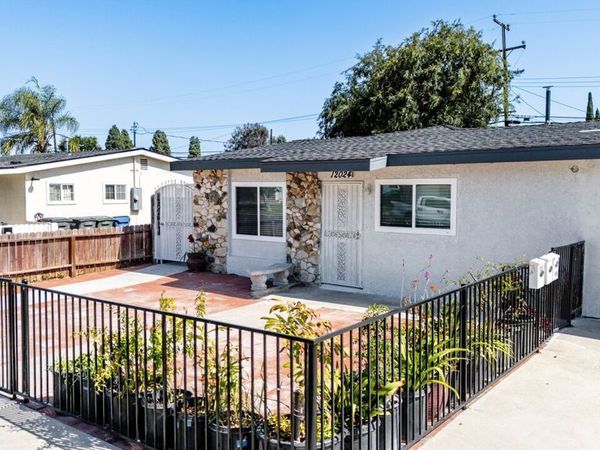 12024 208th Street, Lakewood, CA 90715
