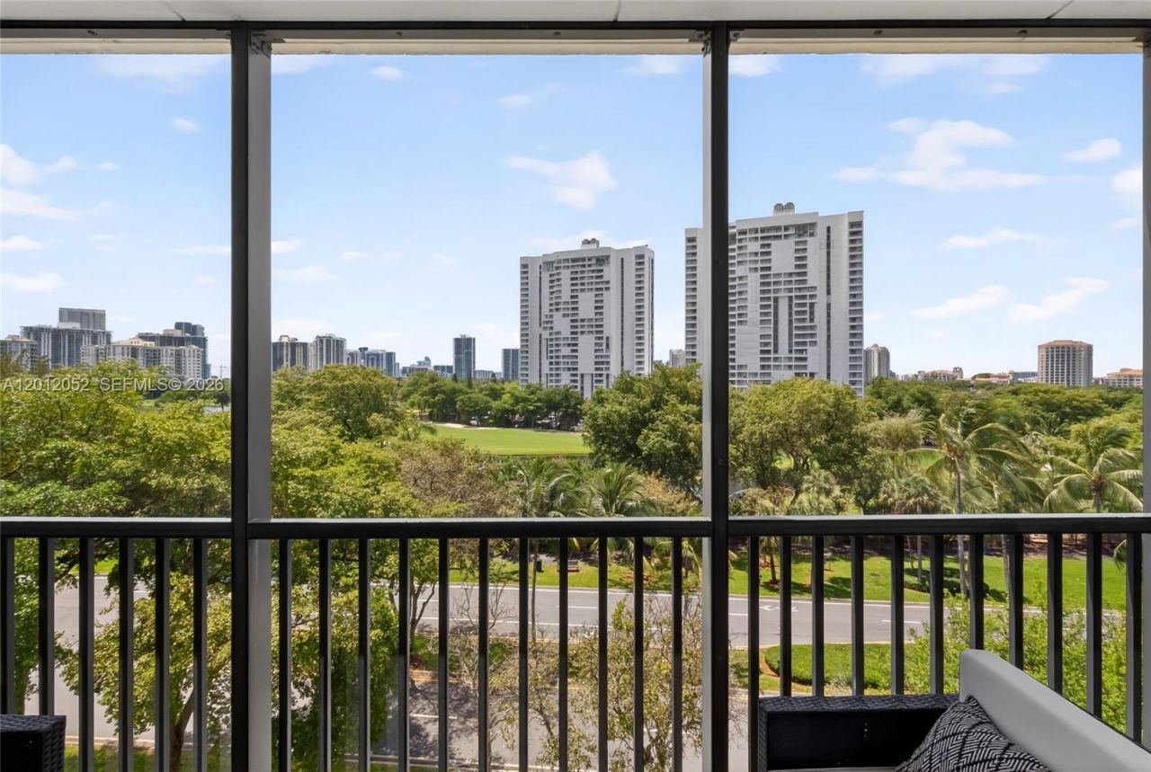 3401 N Country Club Dr, Unit 716, Aventura, FL 33180 Photo
