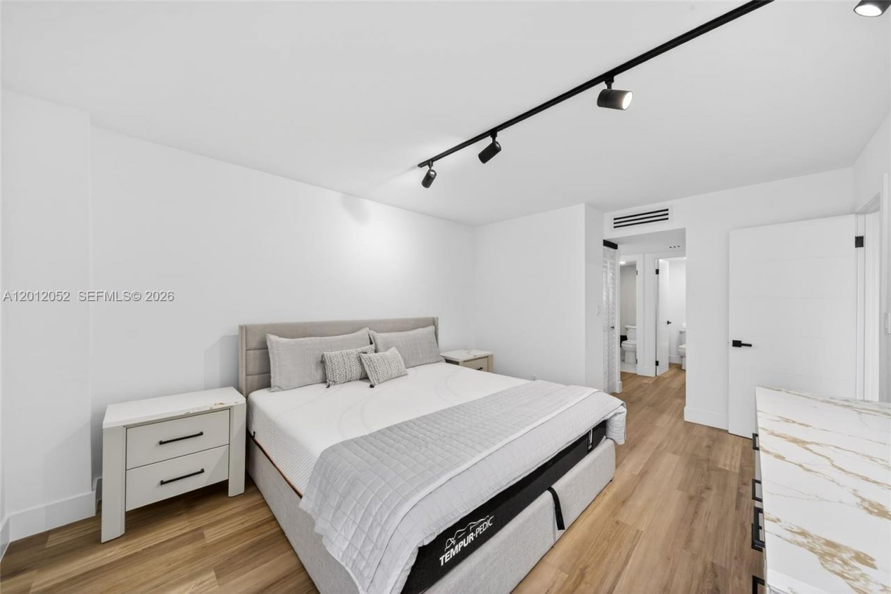 3401 N Country Club Dr, Unit 716, Aventura, FL 33180 Photo