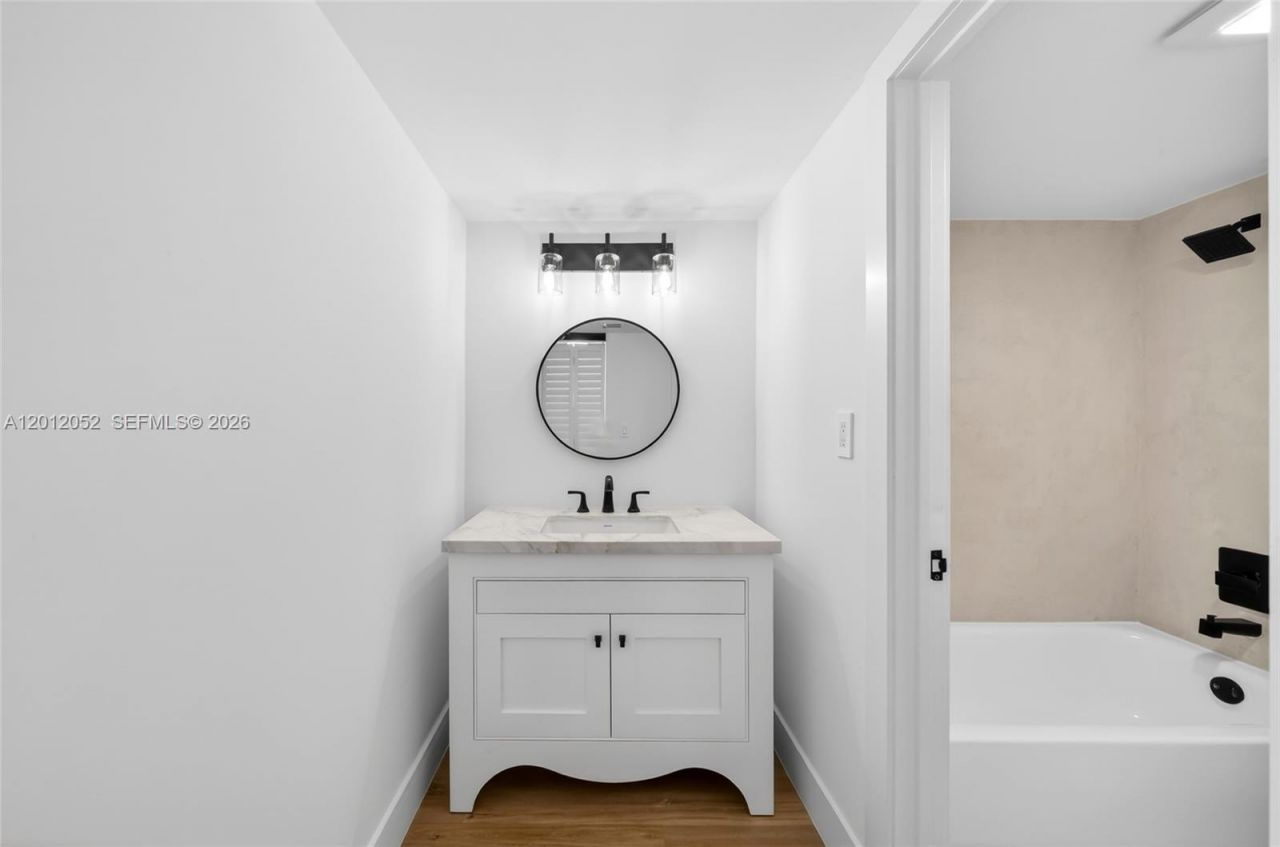 3401 N Country Club Dr, Unit 716, Aventura, FL 33180 Photo