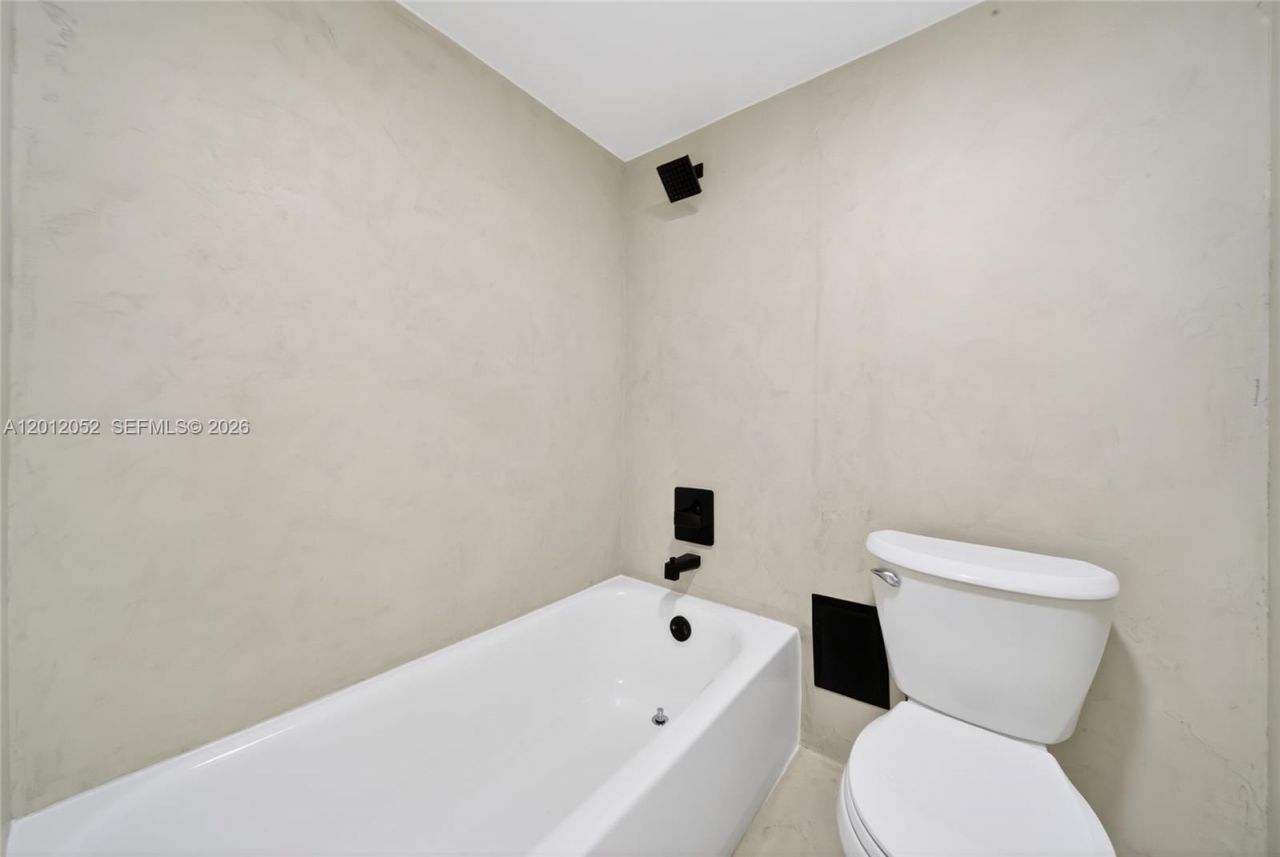 3401 N Country Club Dr, Unit 716, Aventura, FL 33180 Photo