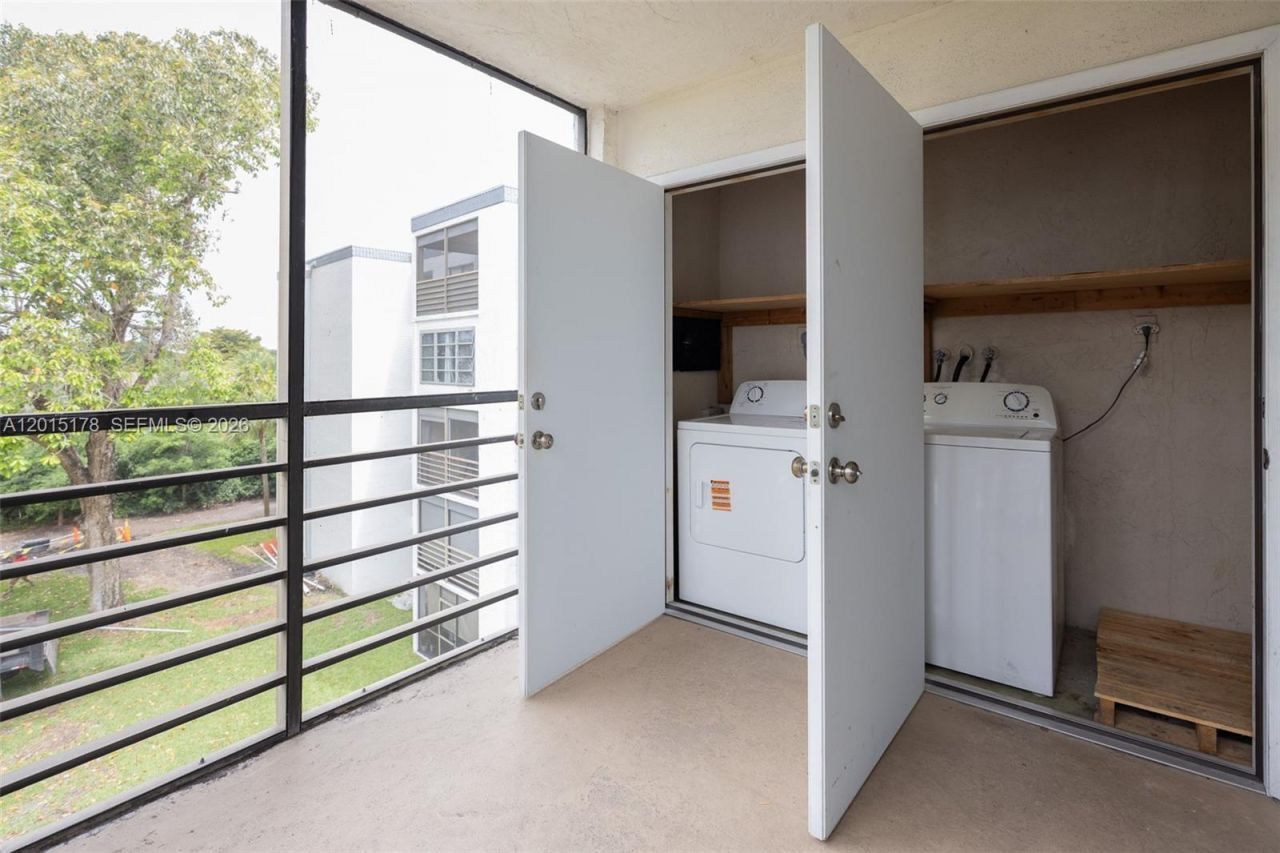 9235 SW 8th St , Unit 403, Boca Raton, FL 33428 Photo