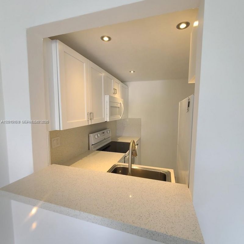 2500 SW 6th St , Unit 303, Miami, FL 33135 Photo