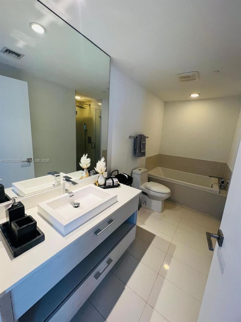 55 SW 9th St , Unit 3308, Miami, FL 33130 Photo
