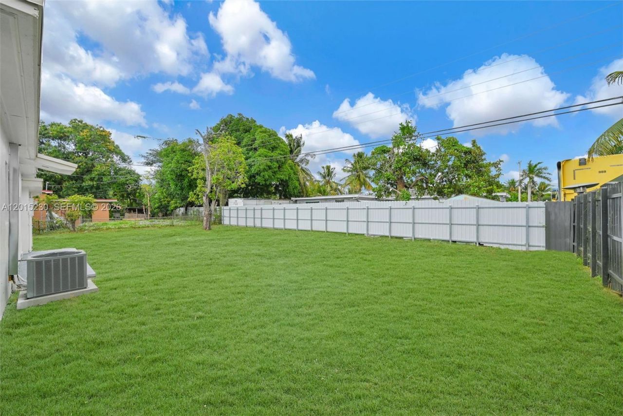 12621 NW 22nd Ct , Miami, FL 33167 Photo