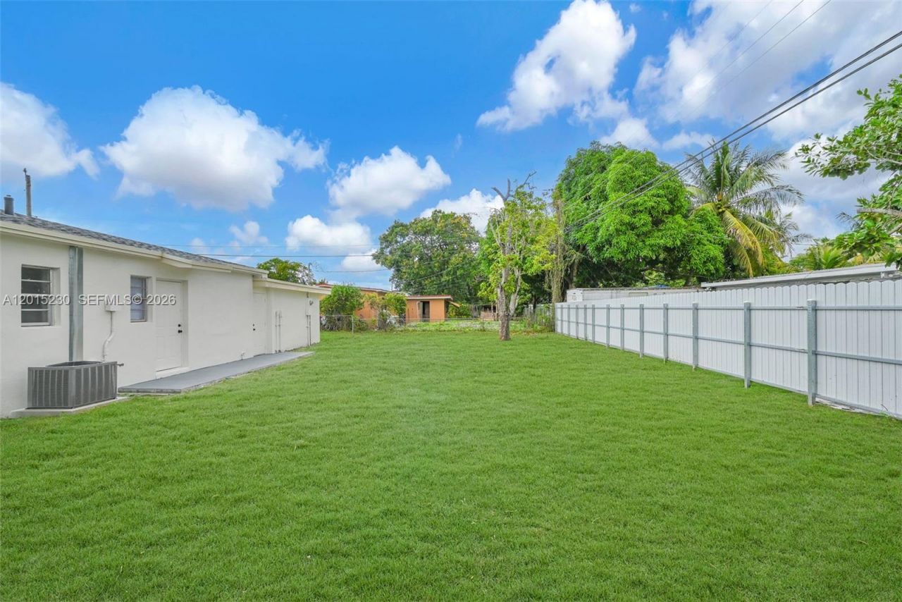 12621 NW 22nd Ct , Miami, FL 33167 Photo