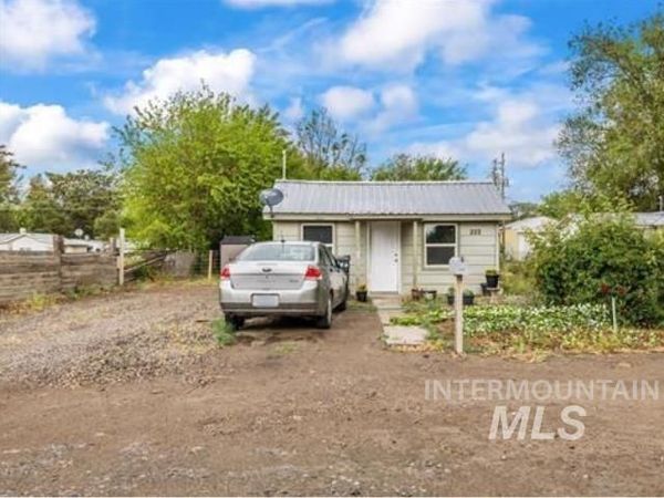 222 W Owyhee Ave, Homedale, ID 83628