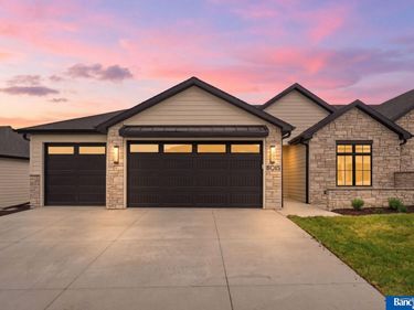 8015 S 43 Street, Lincoln, NE 68516