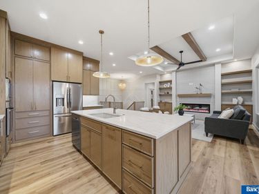 8015 S 43 Street, Lincoln, NE 68516