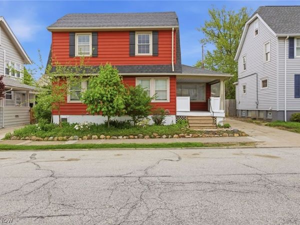 1521 Blossom Park Avenue , Lakewood, OH 44107
