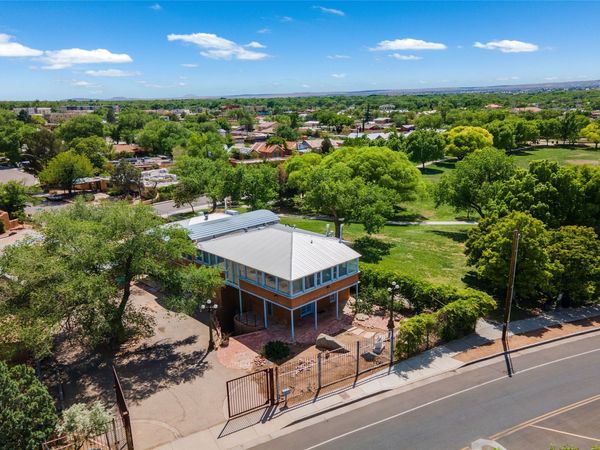 1700 NW Mountain Road , Albuquerque, NM 87104