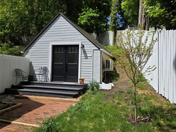 38 Gnarled Hollow Road , East Setauket, NY 11733