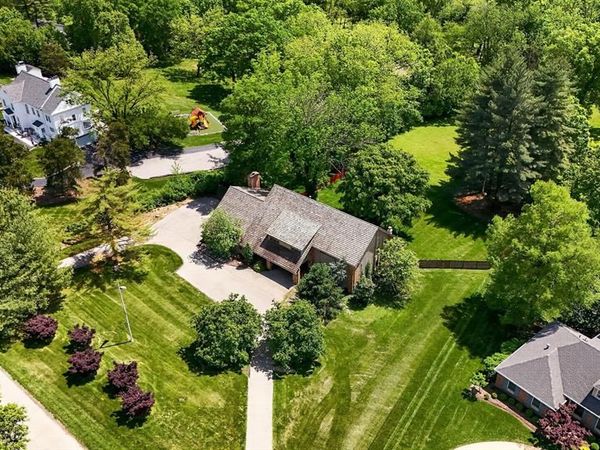 11 Denny Lane , Huntleigh, MO 63131