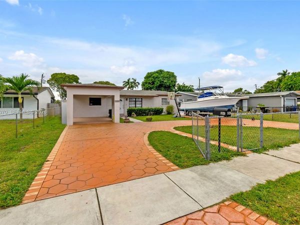 1820 N 27th Ave , Hollywood, FL 33020