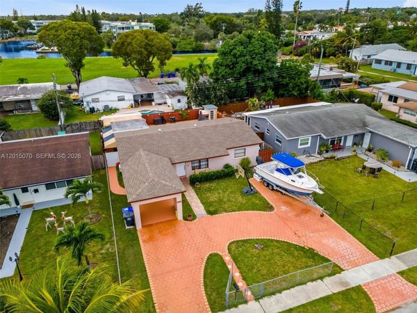 1820 N 27th Ave , Hollywood, FL 33020