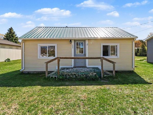 203 5th Street, Eastlake, MI 49626
