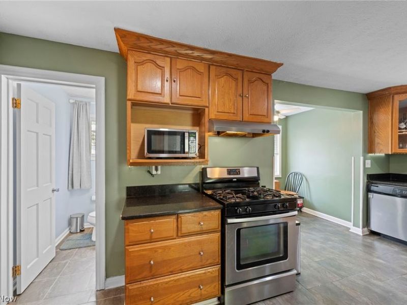 956 Englewood Road, Cleveland Heights, OH 44121 Photo 11