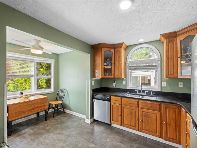 956 Englewood Road, Cleveland Heights, OH 44121 Photo 7