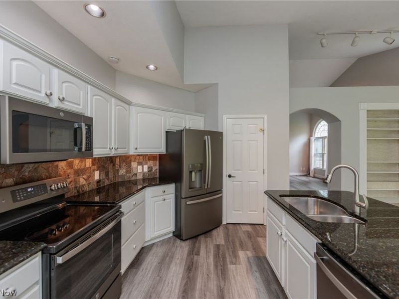 12195 Pheasant Run Circle, North Royalton, OH 44133 Photo 18