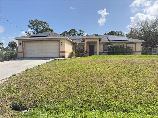 817 Holmes AVE , LEHIGH ACRES, FL 33974
