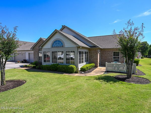 8847 Parkview Oaks Circle, Olive Branch, MS 38654