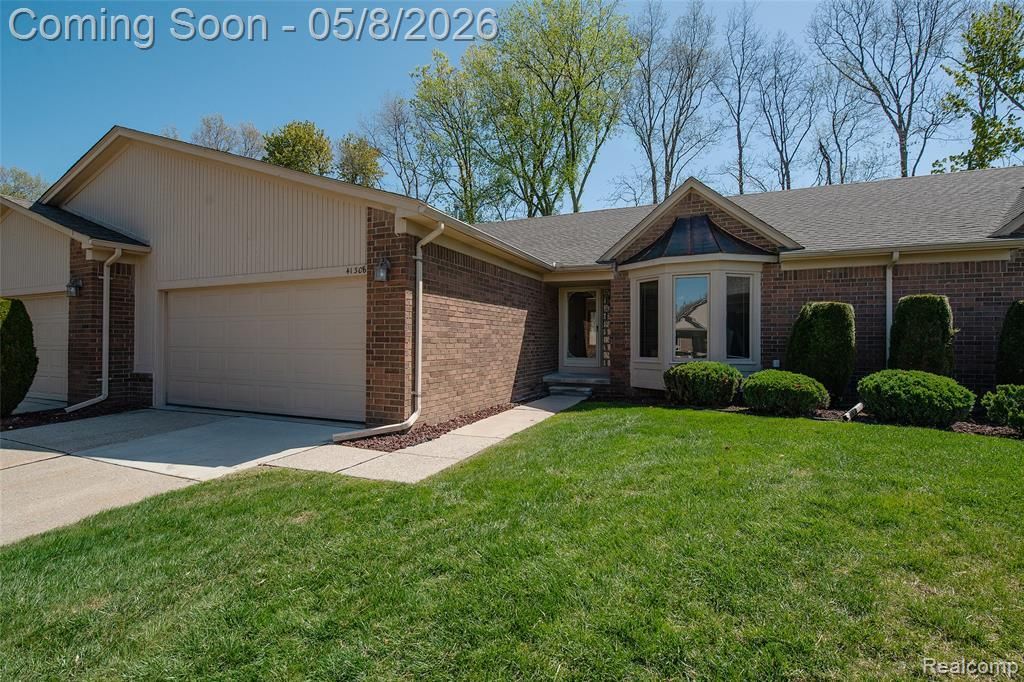 41308 Fortuna Drive E, Clinton Township, MI 48038 Main Photo