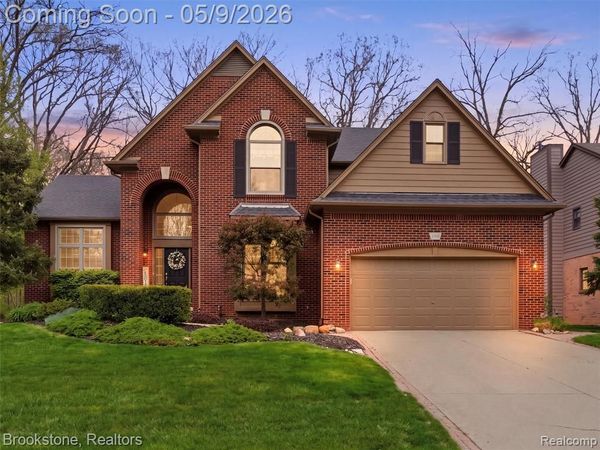 722 Lake Ridge Road, Rochester Hills, MI 48307