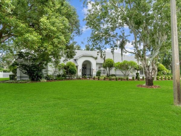 725 HERITAGE DRIVE NE, WINTER HAVEN, FL 33881