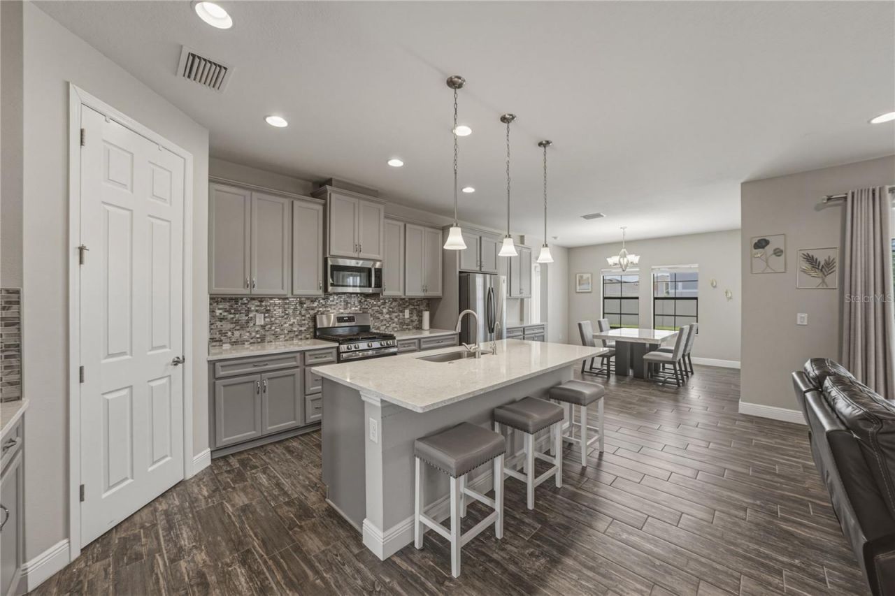 14633 Red Castle Avenue, Lithia, FL 33547 Photo