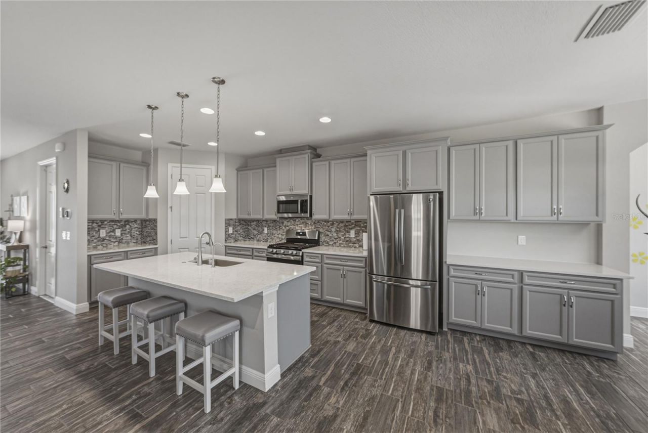 14633 Red Castle Avenue, Lithia, FL 33547 Photo