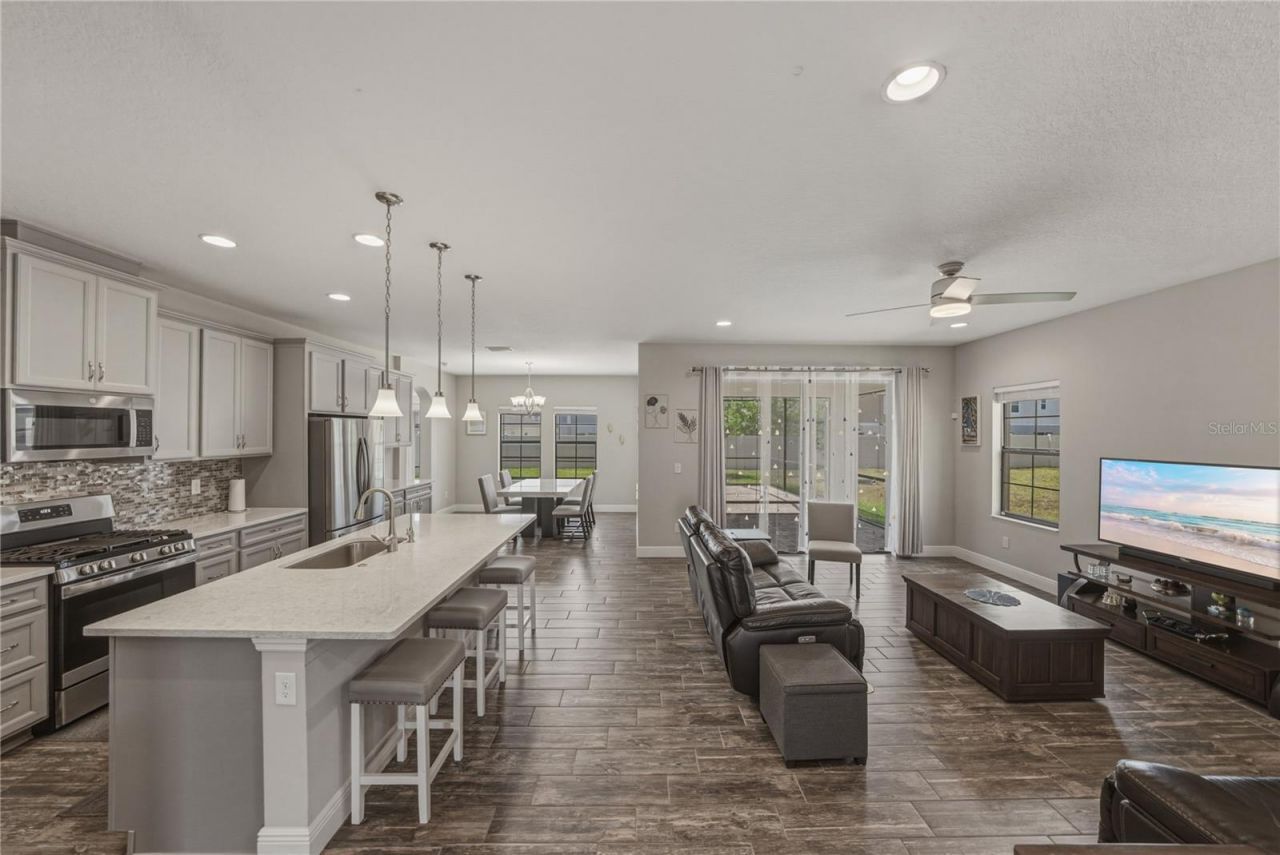 14633 Red Castle Avenue, Lithia, FL 33547 Photo