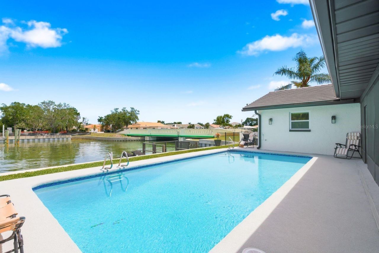 2000 Kansas Avenue Ne, Saint Petersburg, FL 33703 Photo
