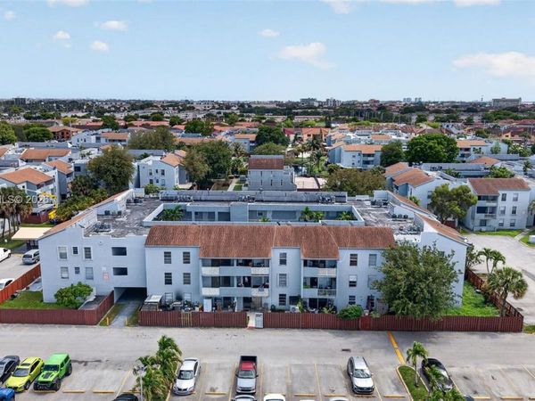 1755 W 60th St, Unit D301, Hialeah, FL 33012