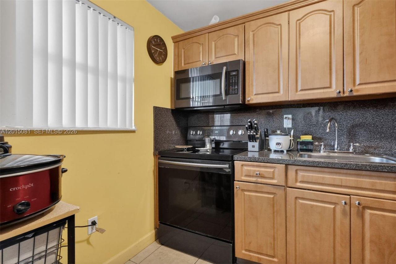 1755 W 60th St, Unit D301, Hialeah, FL 33012 Photo