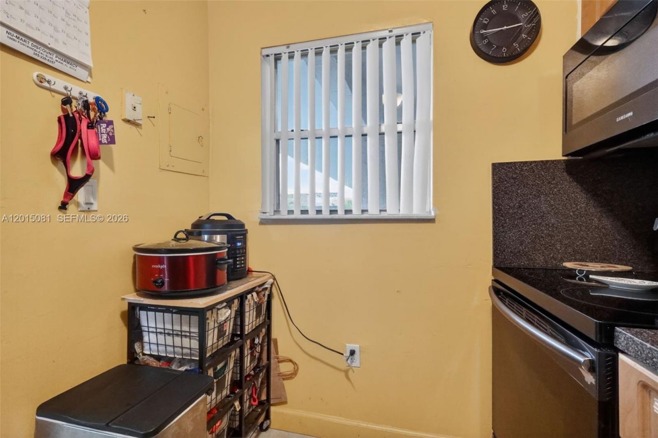 1755 W 60th St, Unit D301, Hialeah, FL 33012 Photo