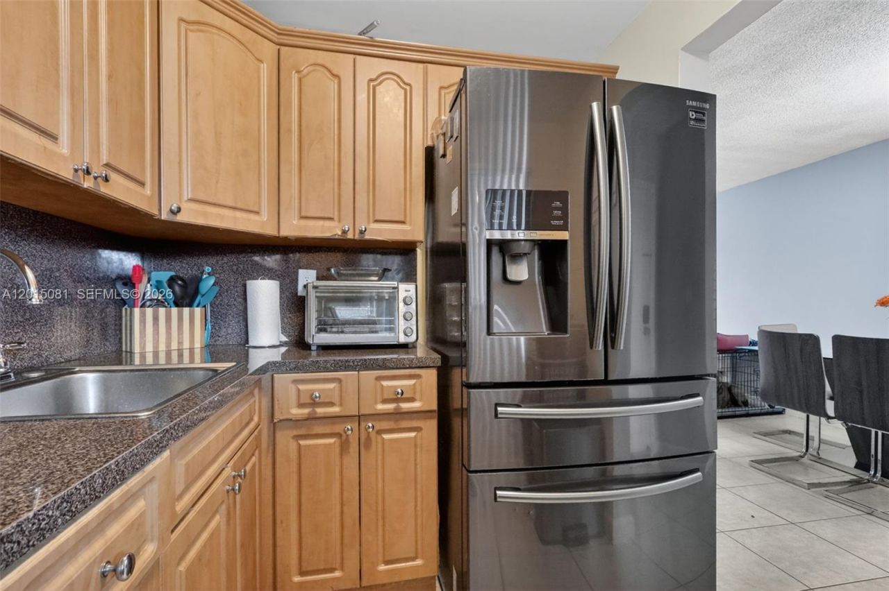 1755 W 60th St, Unit D301, Hialeah, FL 33012 Photo